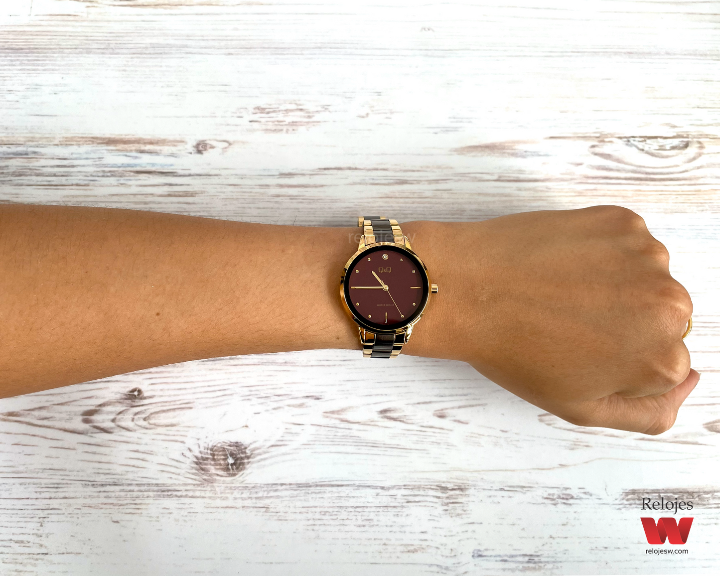 Reloj Q&Q Mujer Dorado Negro QB97J422Y