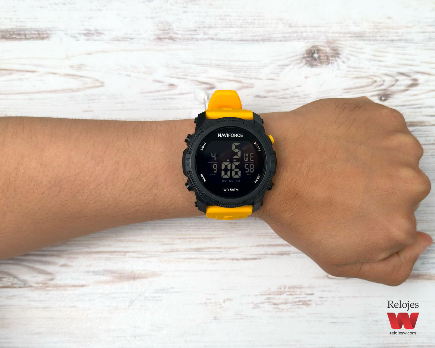 Reloj Naviforce Hombre Amarillo Negro NF7104-AMNE