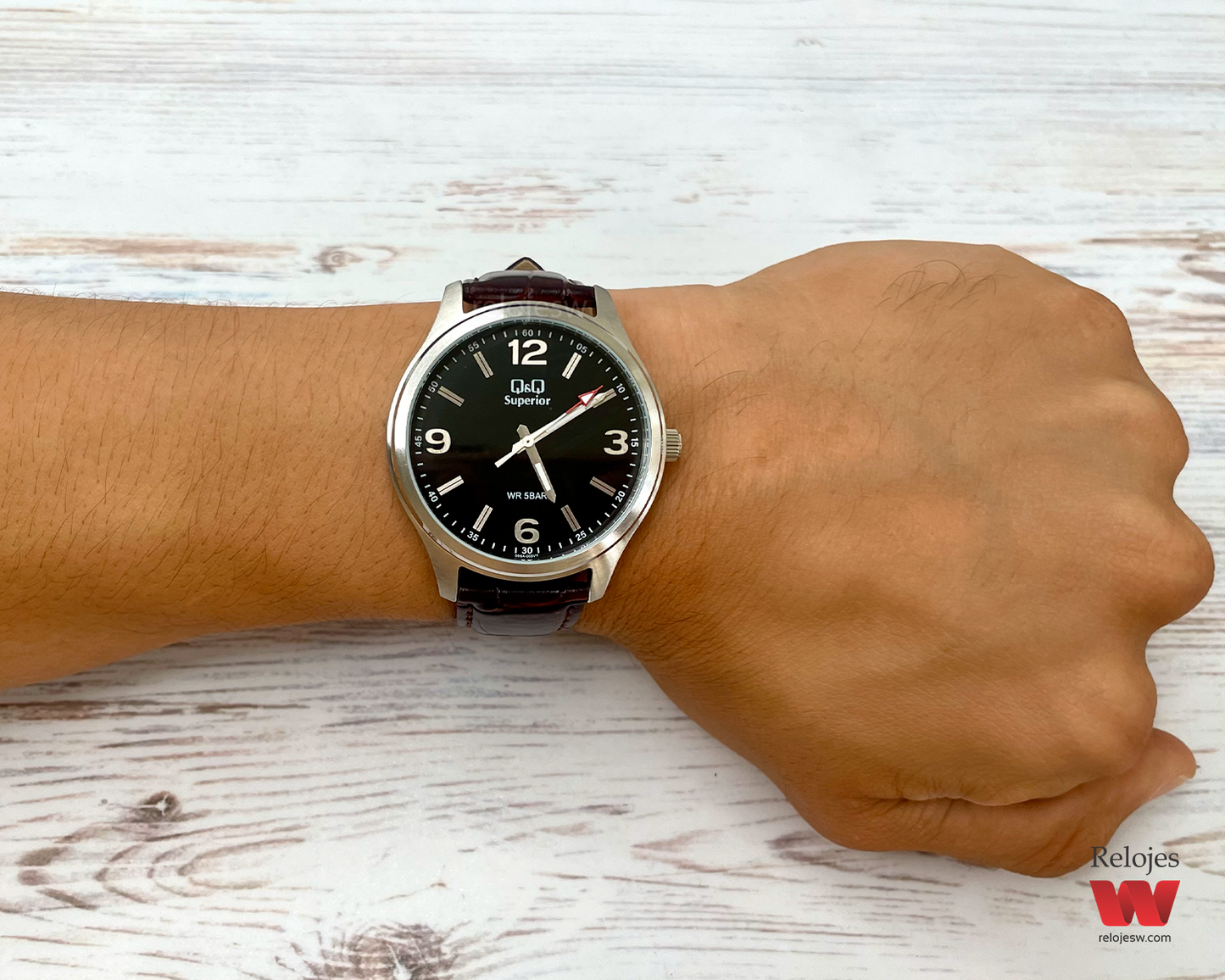Reloj Q&Q Superior Hombre S00AJ005Y Vinotinto Plateado
