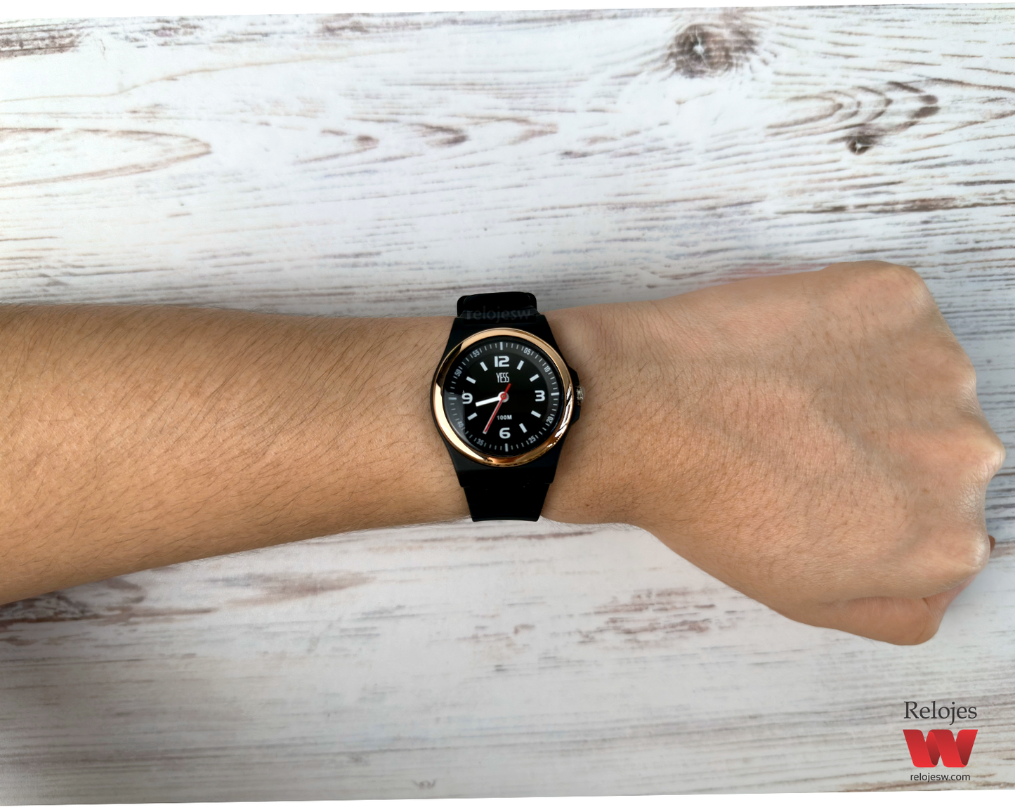 Reloj Yess Mujer Negro Dorado AAR-7
