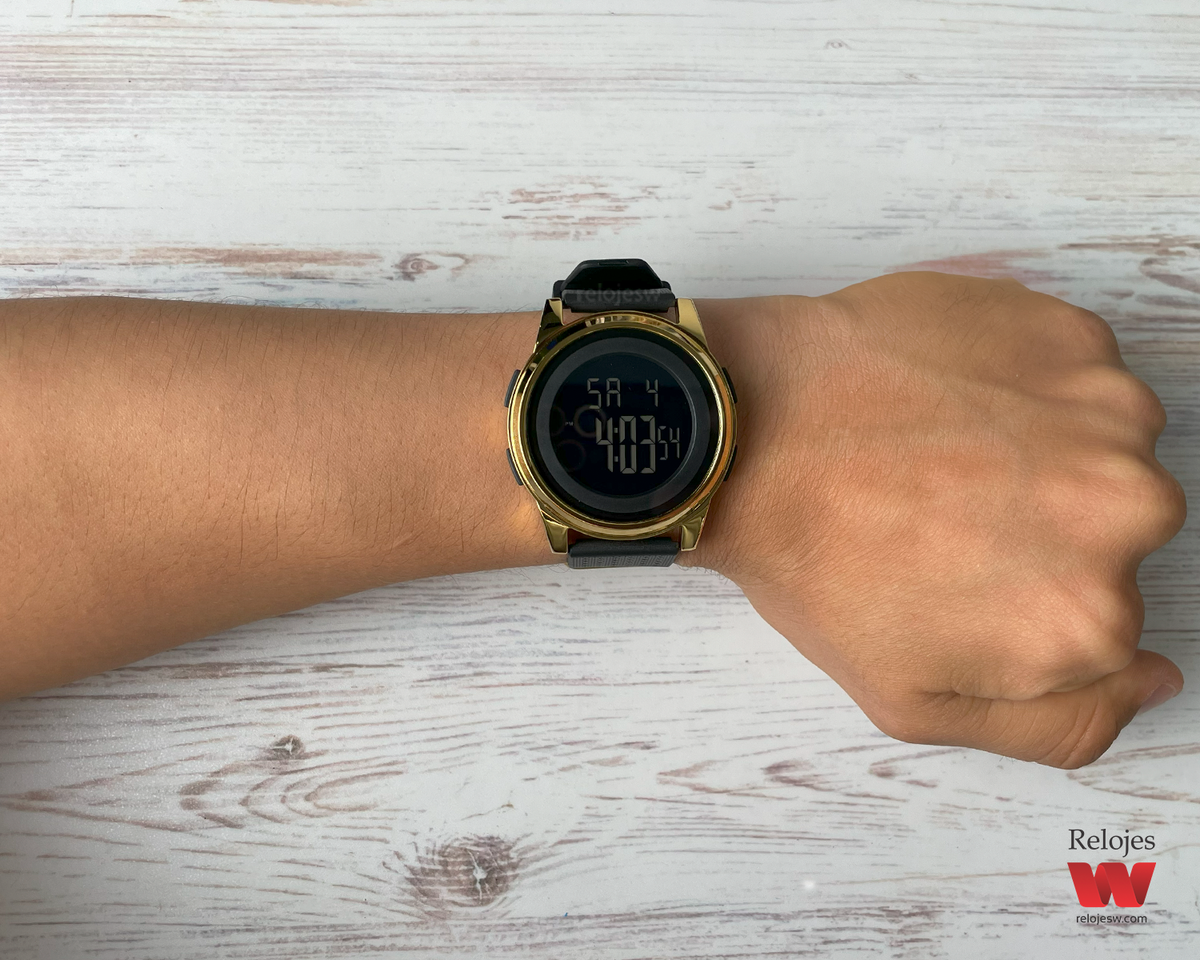 Reloj Scottie Hombre Negro Dorado 1502-NEDO