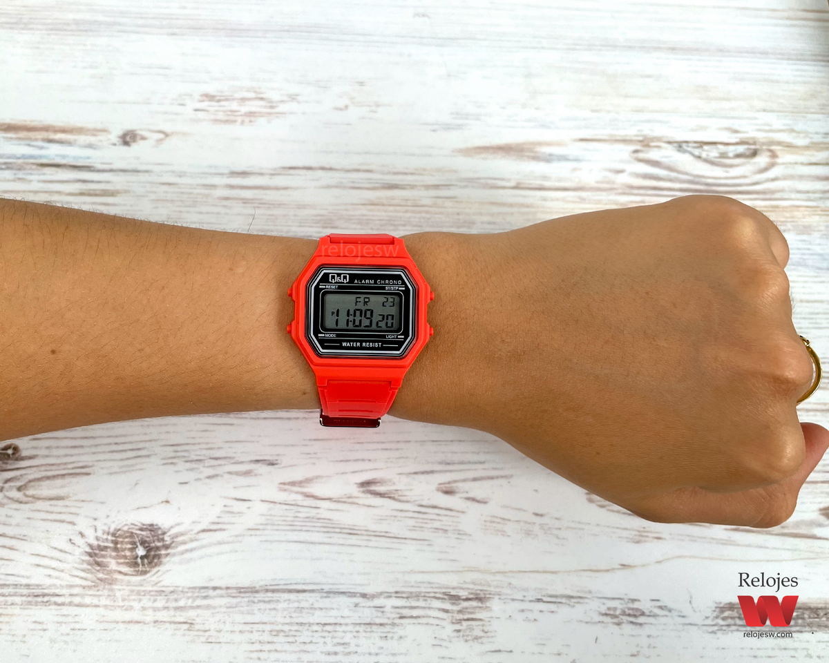 Reloj Q&Q Mujer Rojo Negro M173J021Y