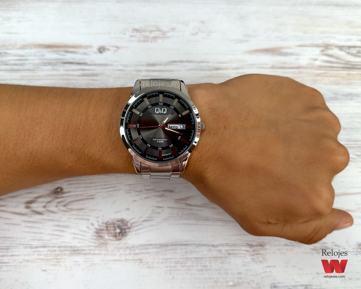 Reloj Q&Q Hombre A208J202Y Plateado