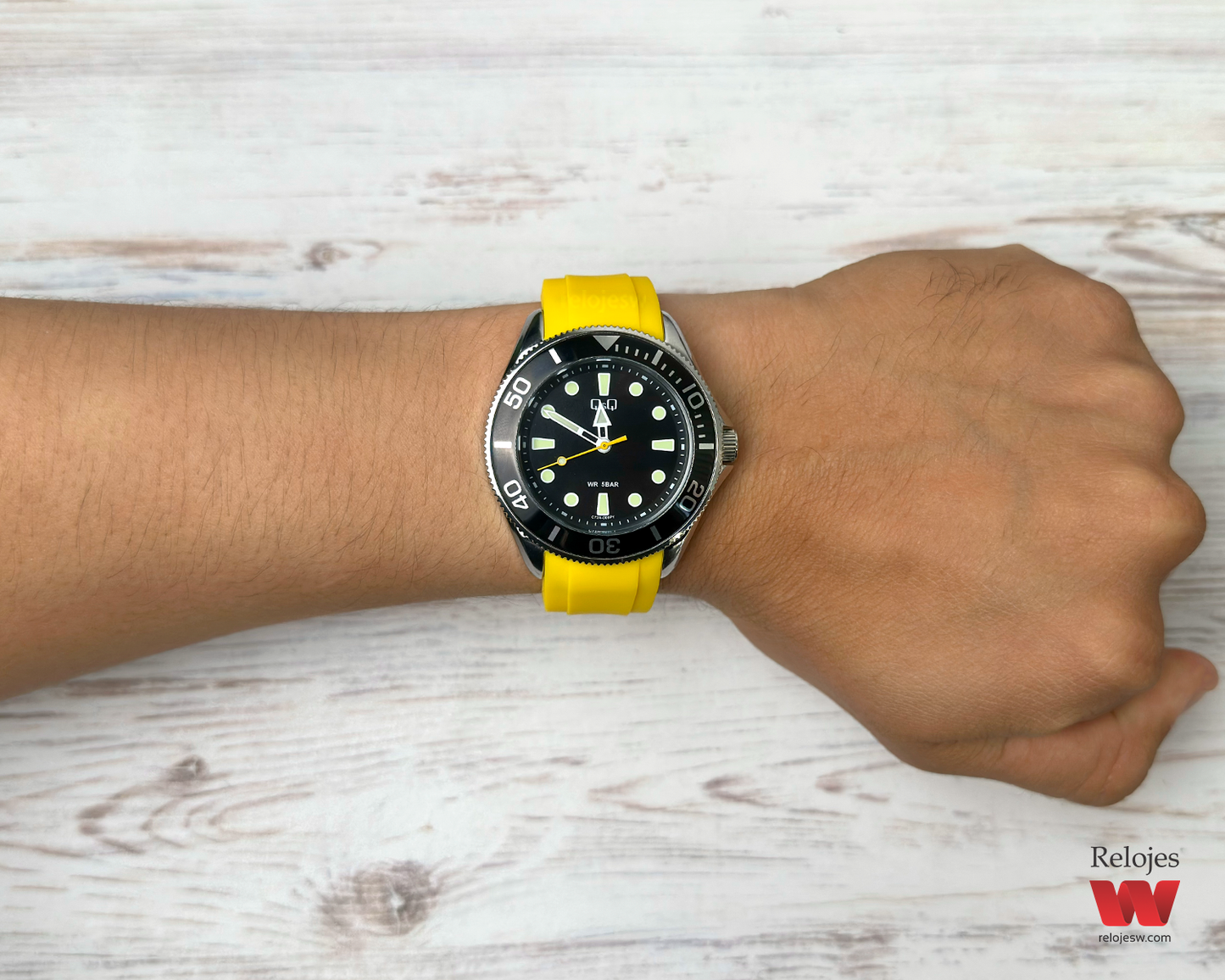 Reloj Q&Q Hombre Amarillo Plateado C72A009Y