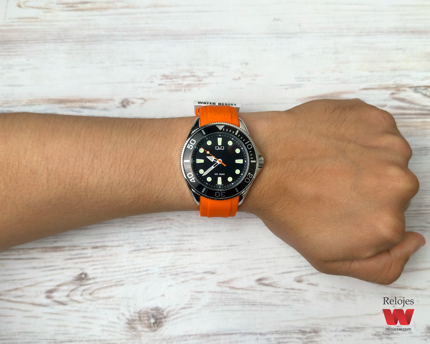 Reloj Q&Q Hombre Naranja Plateado C72A007Y