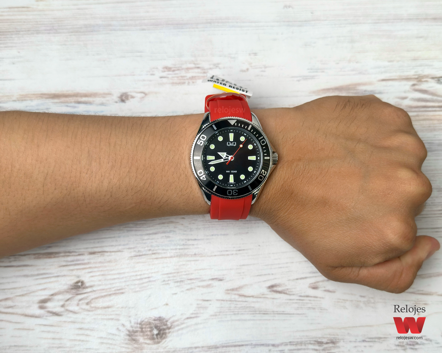 Reloj Q&Q Hombre Rojo Plateado C72A008Y