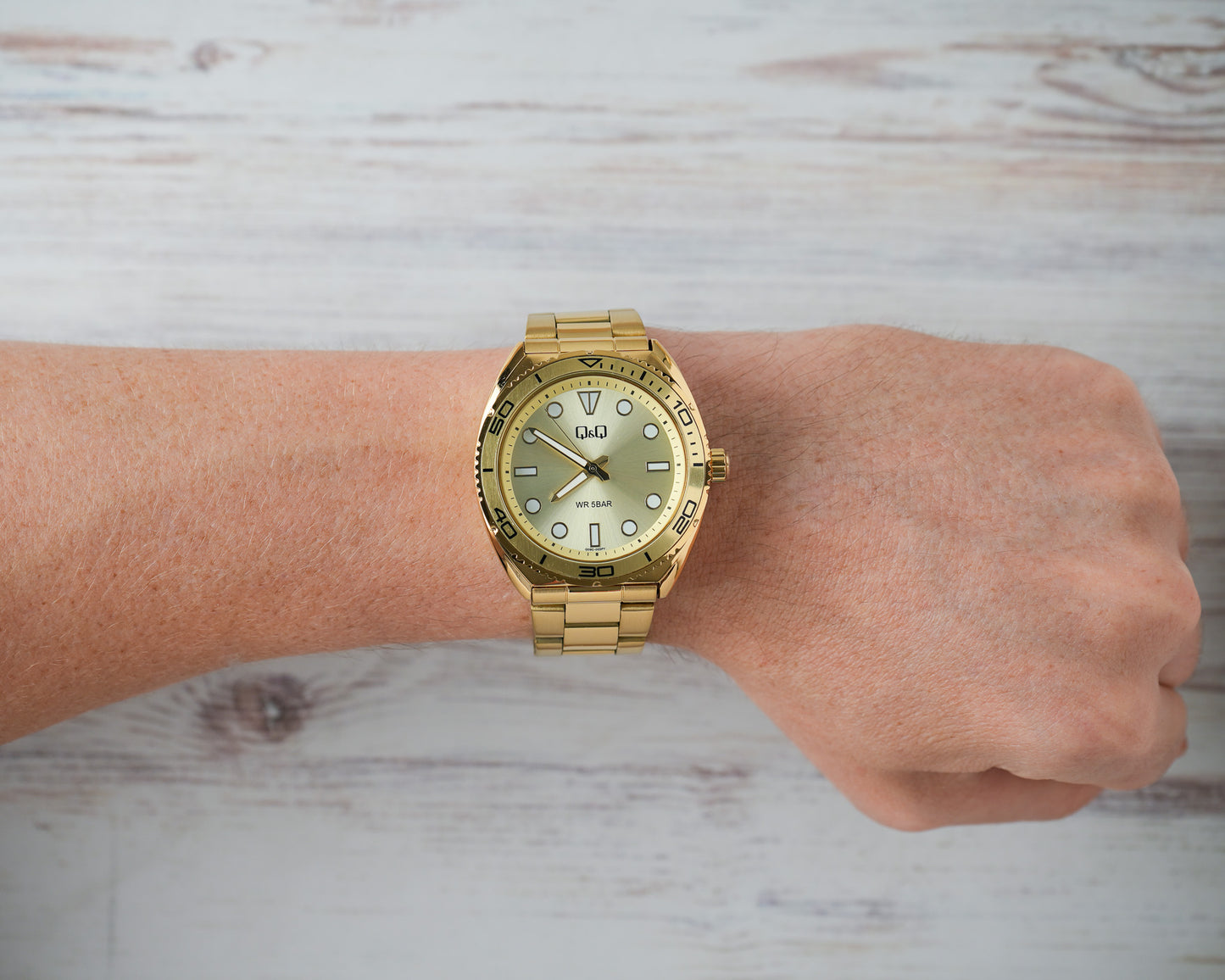 Reloj Q&Q Hombre Original Dorado Q09C003Y
