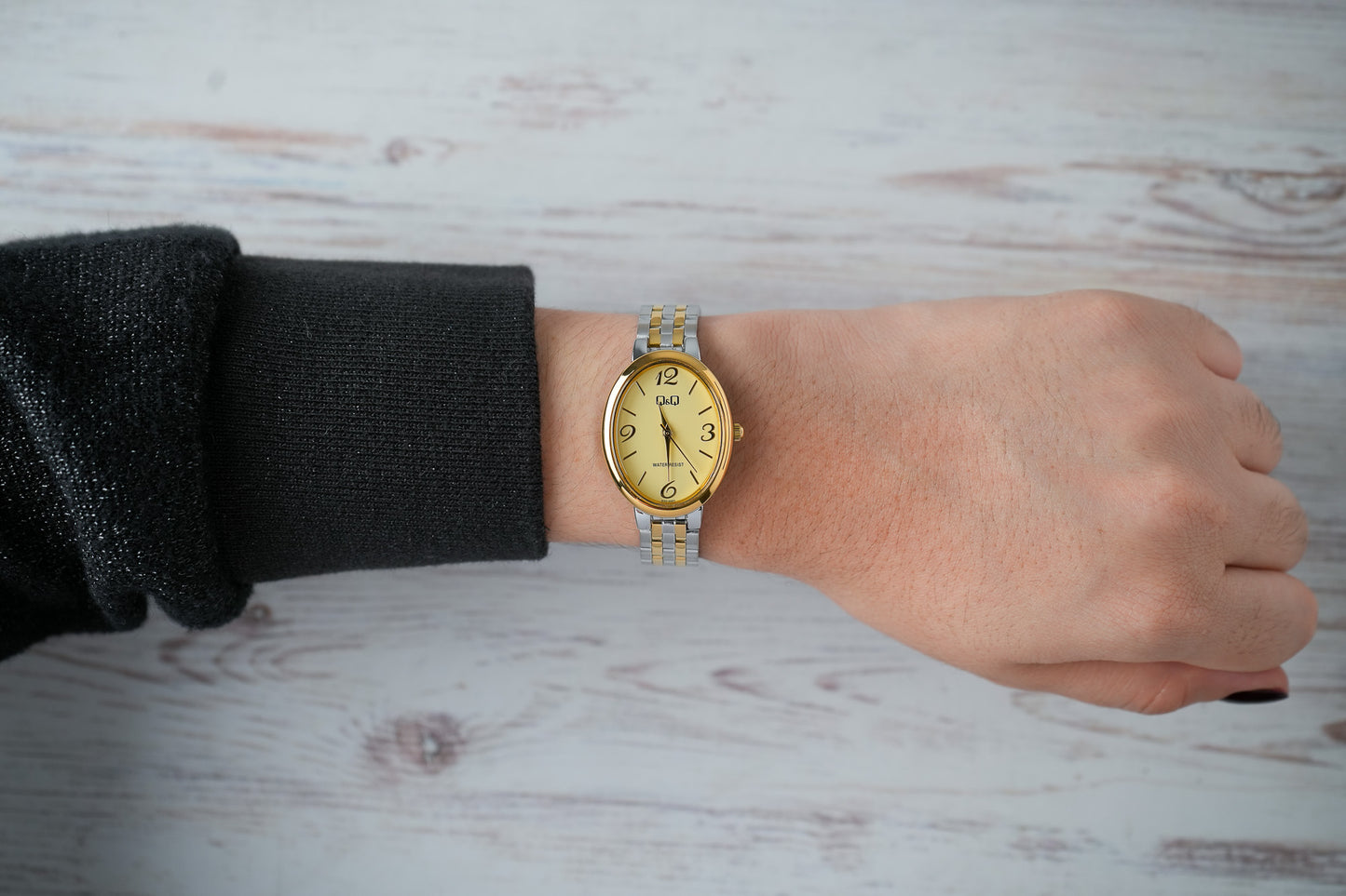 Reloj Q&Q Original Mujer Plateado y Dorado Q10C003Y