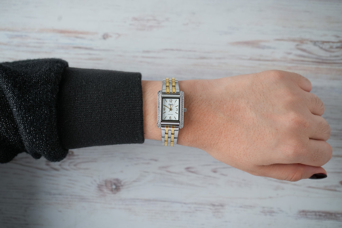 Reloj Q&Q Original Mujer Plateado y Dorado Q24C003Y
