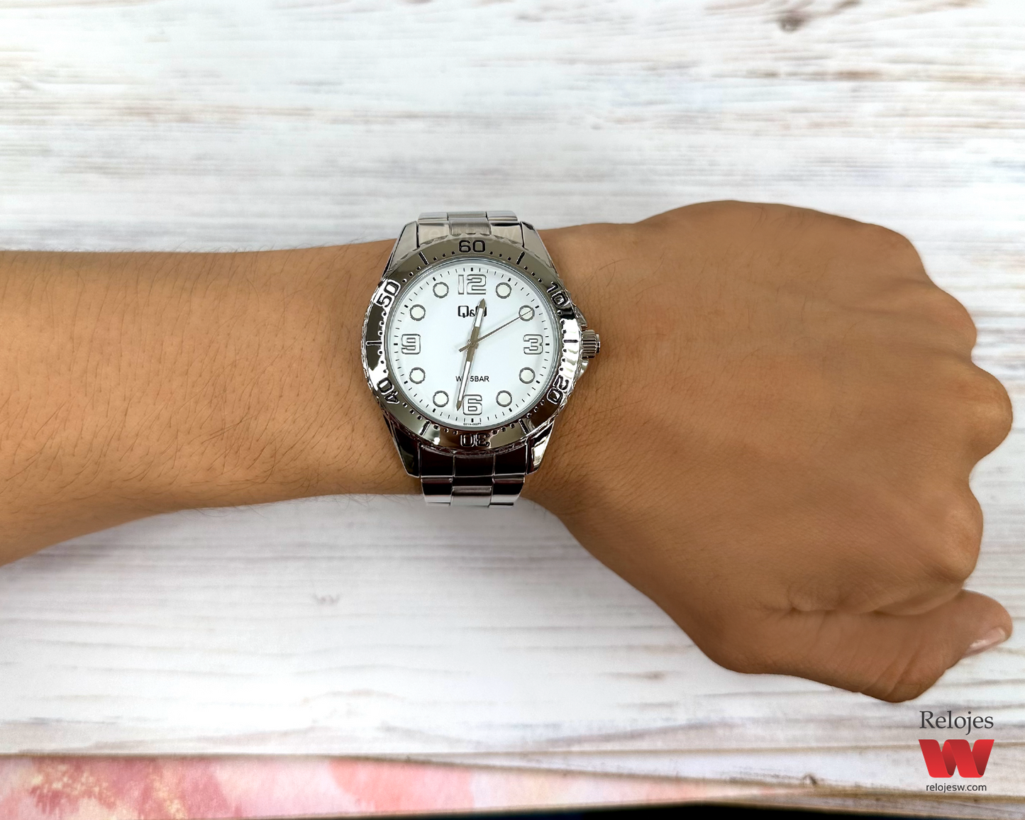 Reloj Q&Q Hombre Plateado Q07A002Y