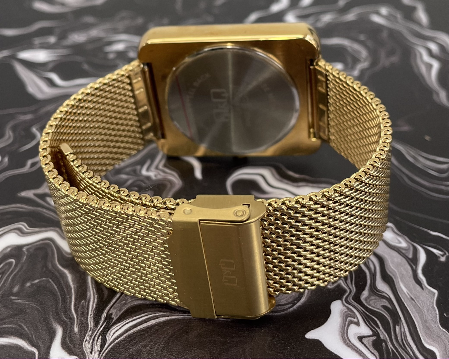 Reloj Q&Q Unisex Dorado M201J002Y