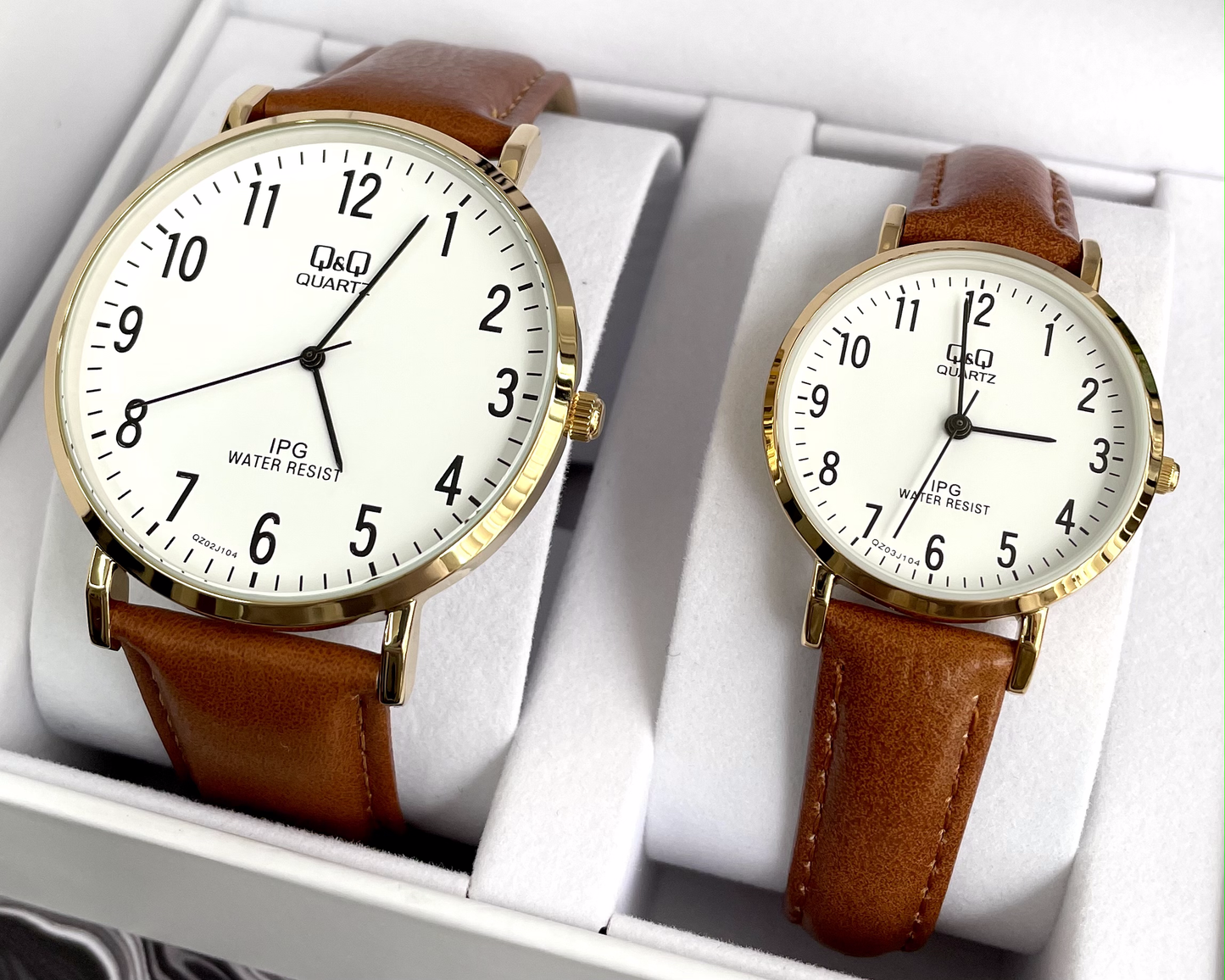 Reloj Q&Q Pareja QZ02J104Y - QZ03J104Y Cafe Dorado
