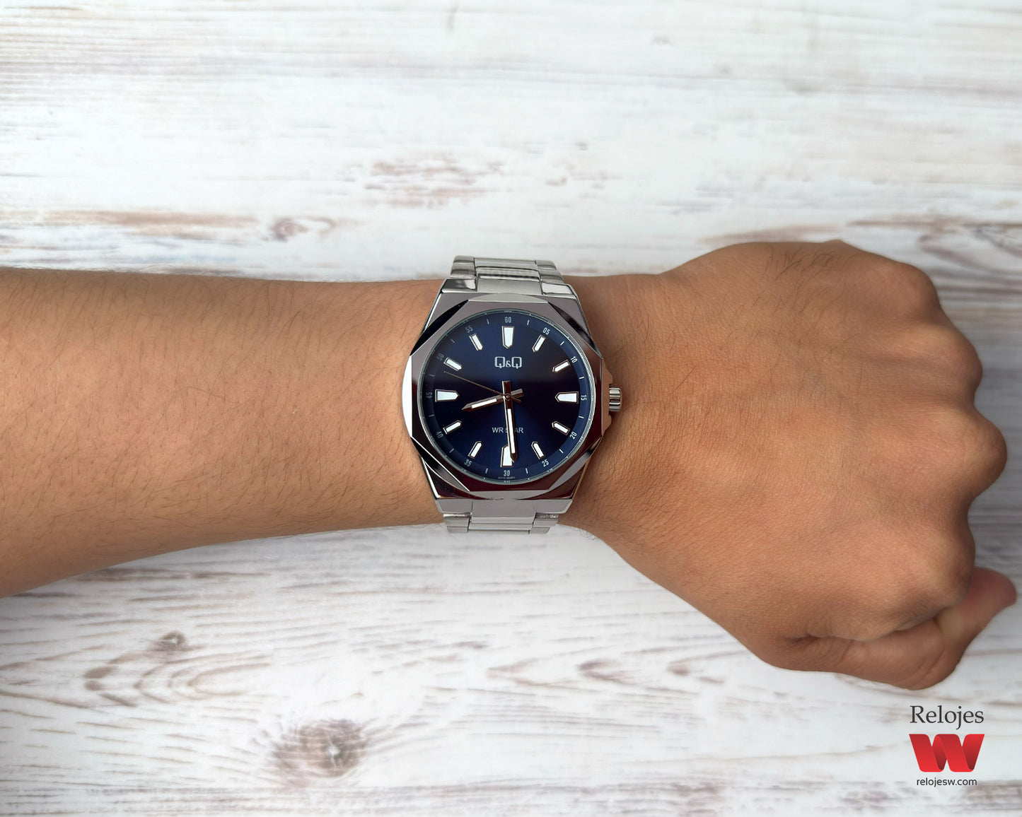 Reloj Q&Q Hombre Plateado Q11C003Y