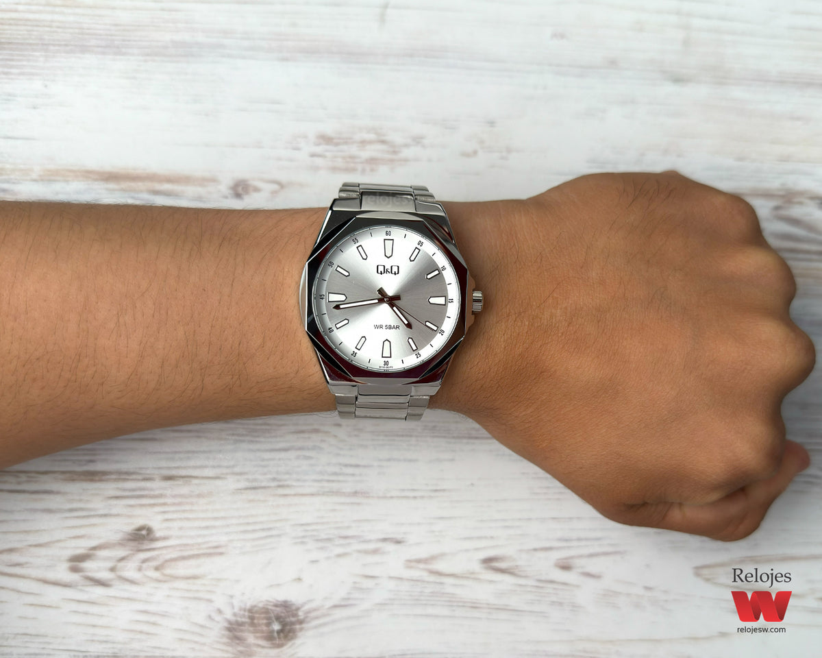 Reloj Q&Q Hombre Plateado Q11C001Y