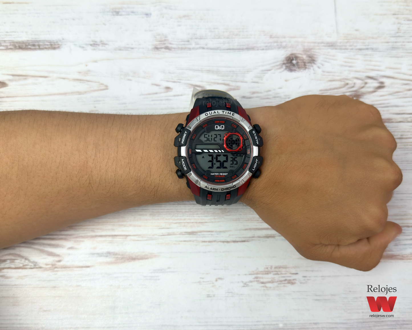 Reloj Q&Q Hombre Negro Rojo M164J800Y