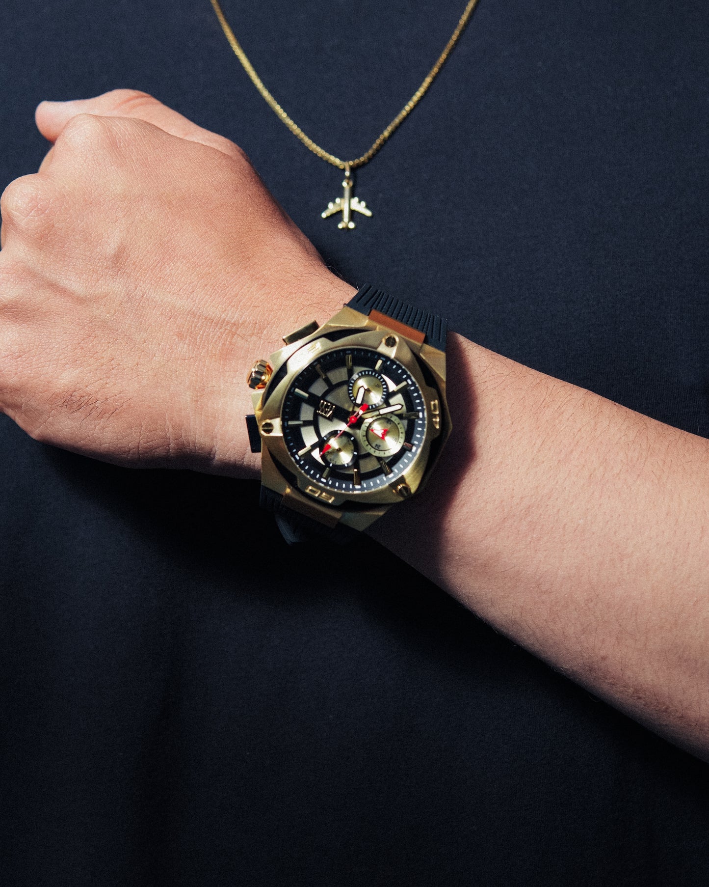 Reloj Yess Hombre Negro Dorado Y23043-4