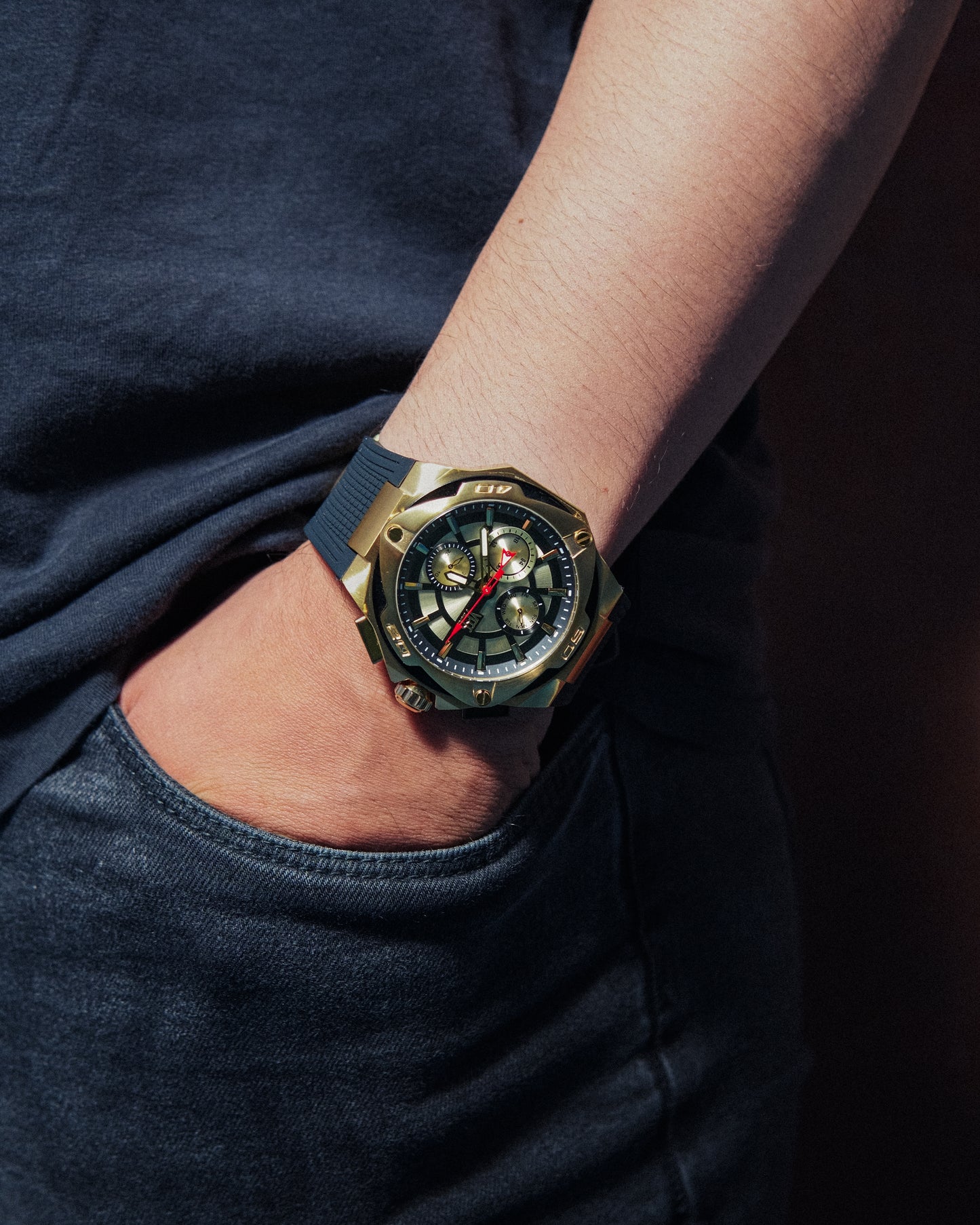 Reloj Yess Hombre Negro Dorado Y23043-4
