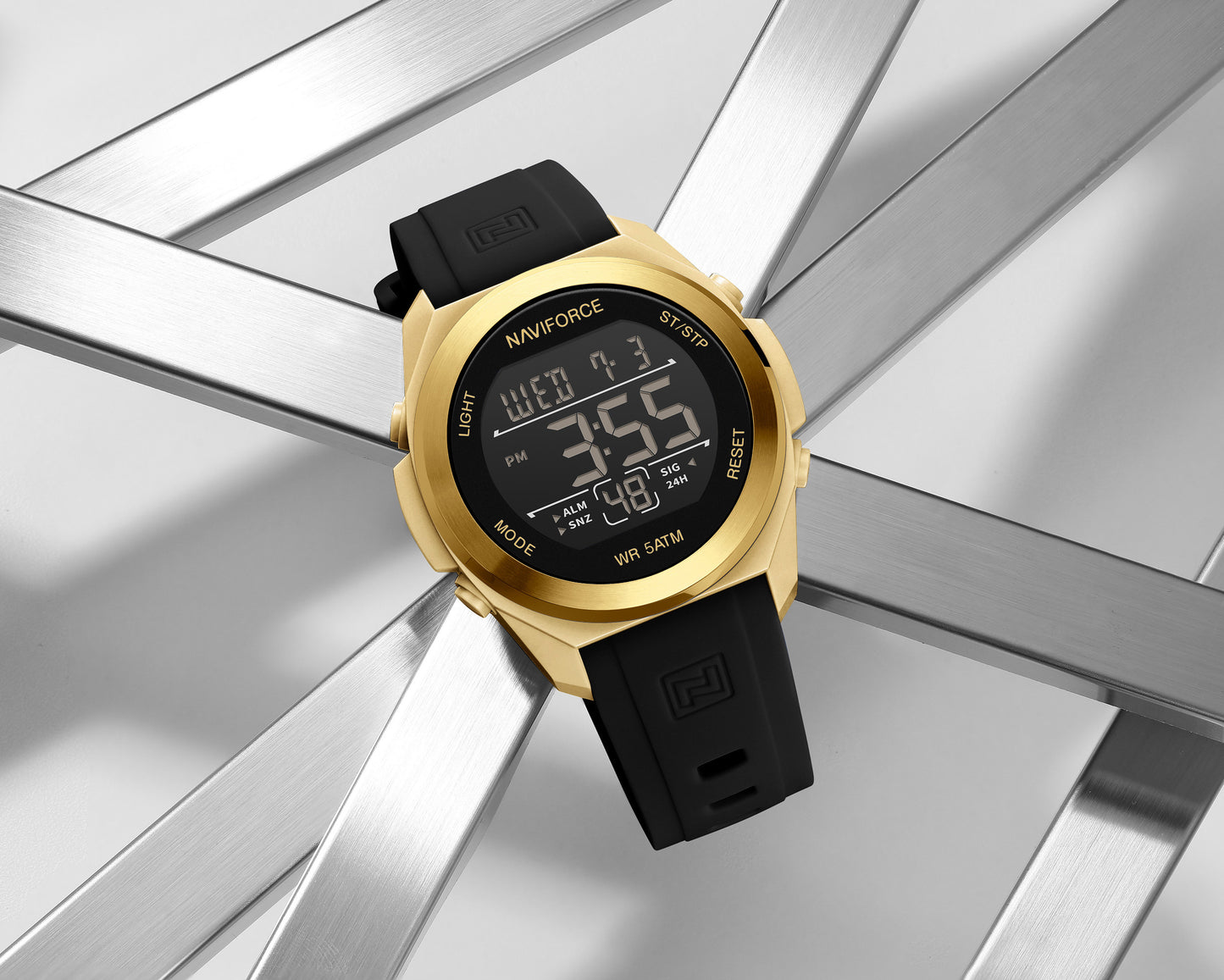 Reloj Naviforce Unisex Negro Dorado NF7111-NEDO