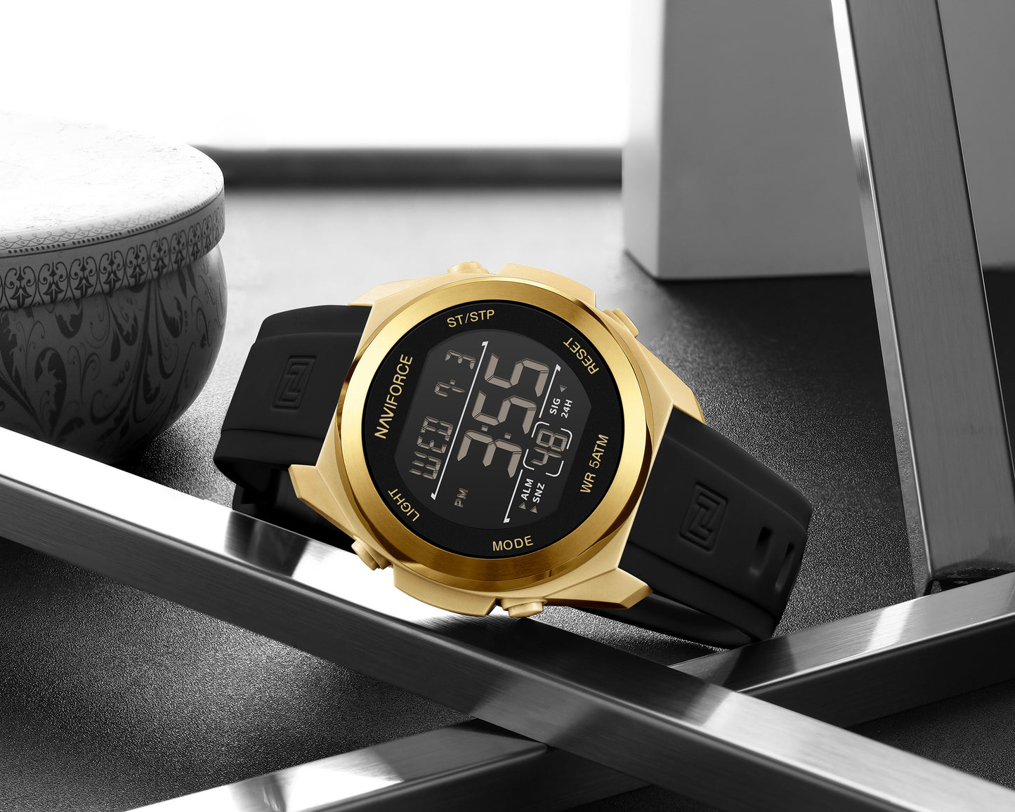 Reloj Naviforce Unisex Negro Dorado NF7111-NEDO