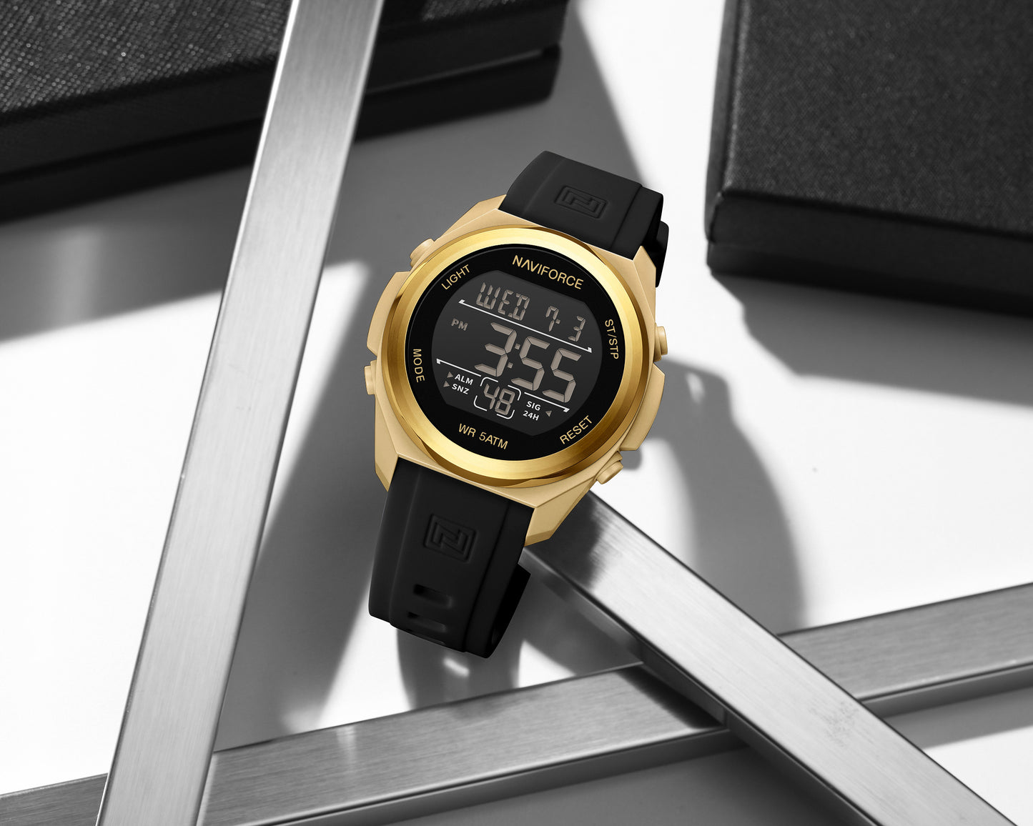 Reloj Naviforce Unisex Negro Dorado NF7111-NEDO