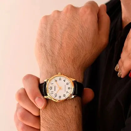 Reloj Casio Hombre Negro Dorado MTP-V001GL-7B