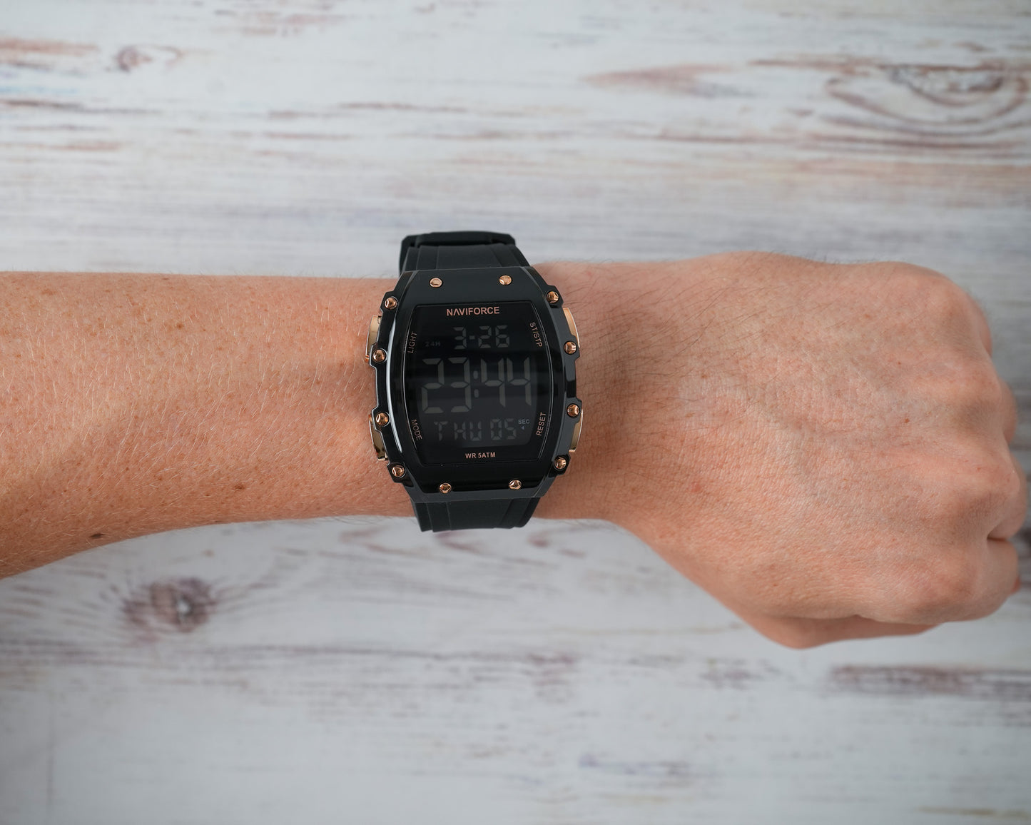 Reloj Naviforce Hombre Original Negro NF6107-NEOR
