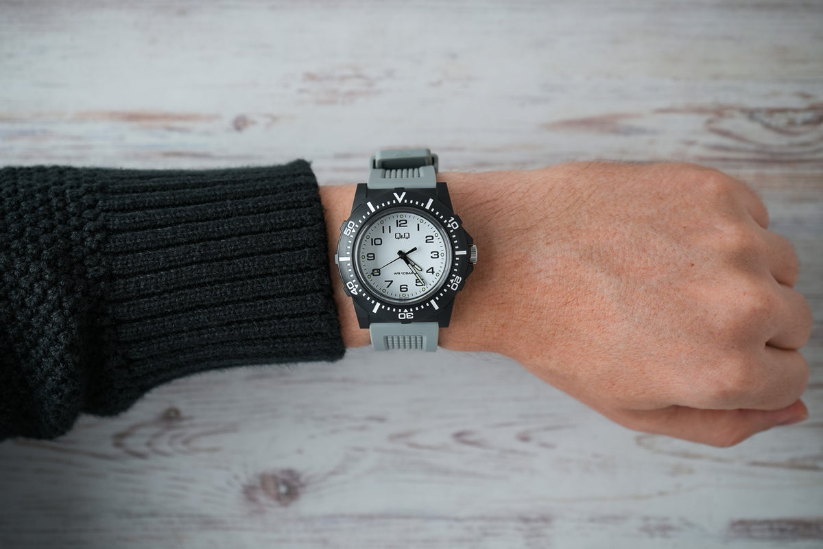 Reloj Q&Q Hombre Original Gris V32A004Y