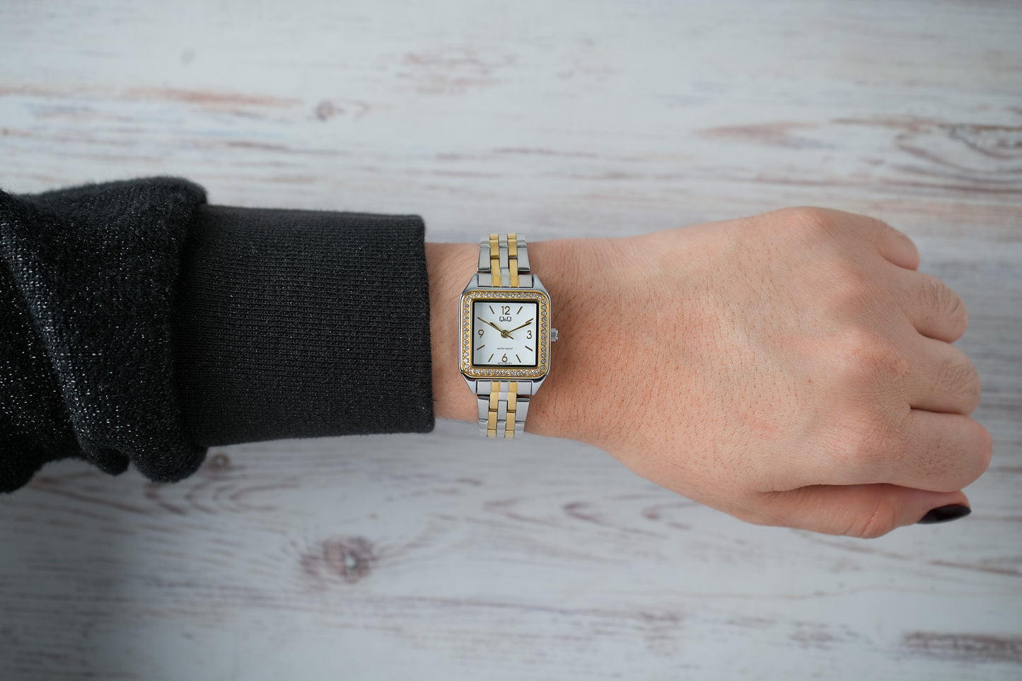 Reloj Q&Q Original Mujer Plateado y Dorado Q27C001Y
