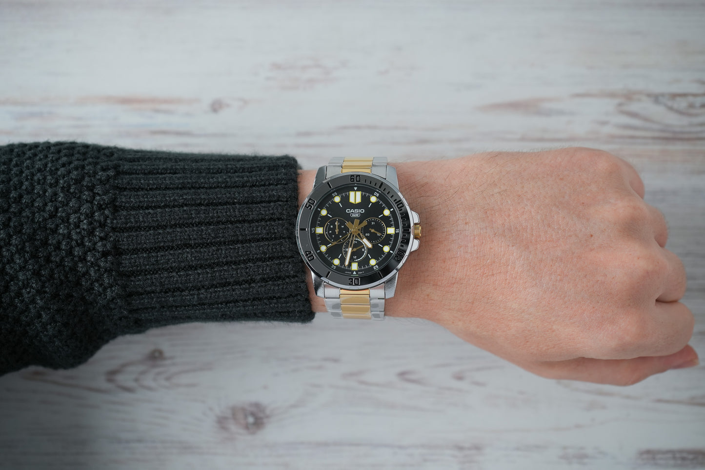 Reloj Casio Hombre Original Plateado y Dorado MTP-VD300SG-1E