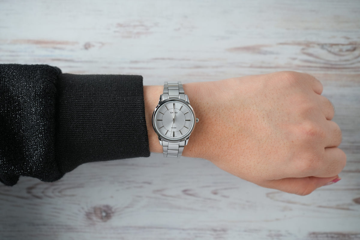 Reloj Casio Mujer Original Plateado LTP-1303D-7AV
