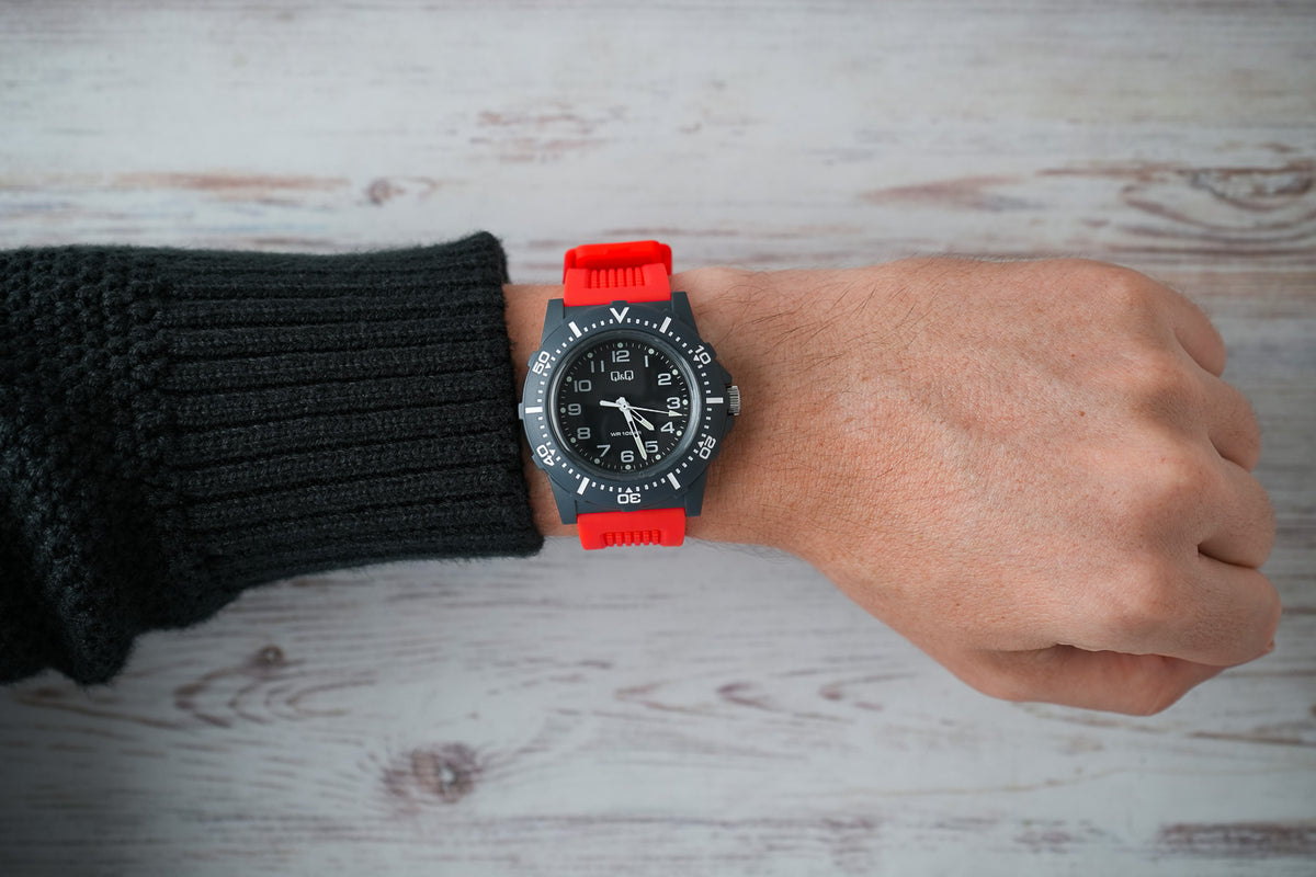 Reloj Q&Q Hombre Original Rojo V32A006Y