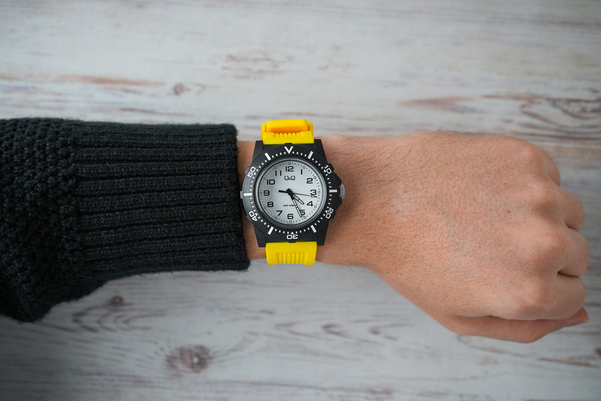 Reloj Q&Q Hombre Original Amarillo V32A007Y