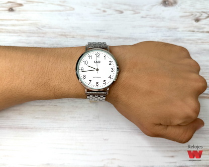 Reloj Q&Q Hombre QA20J204Y Plateado